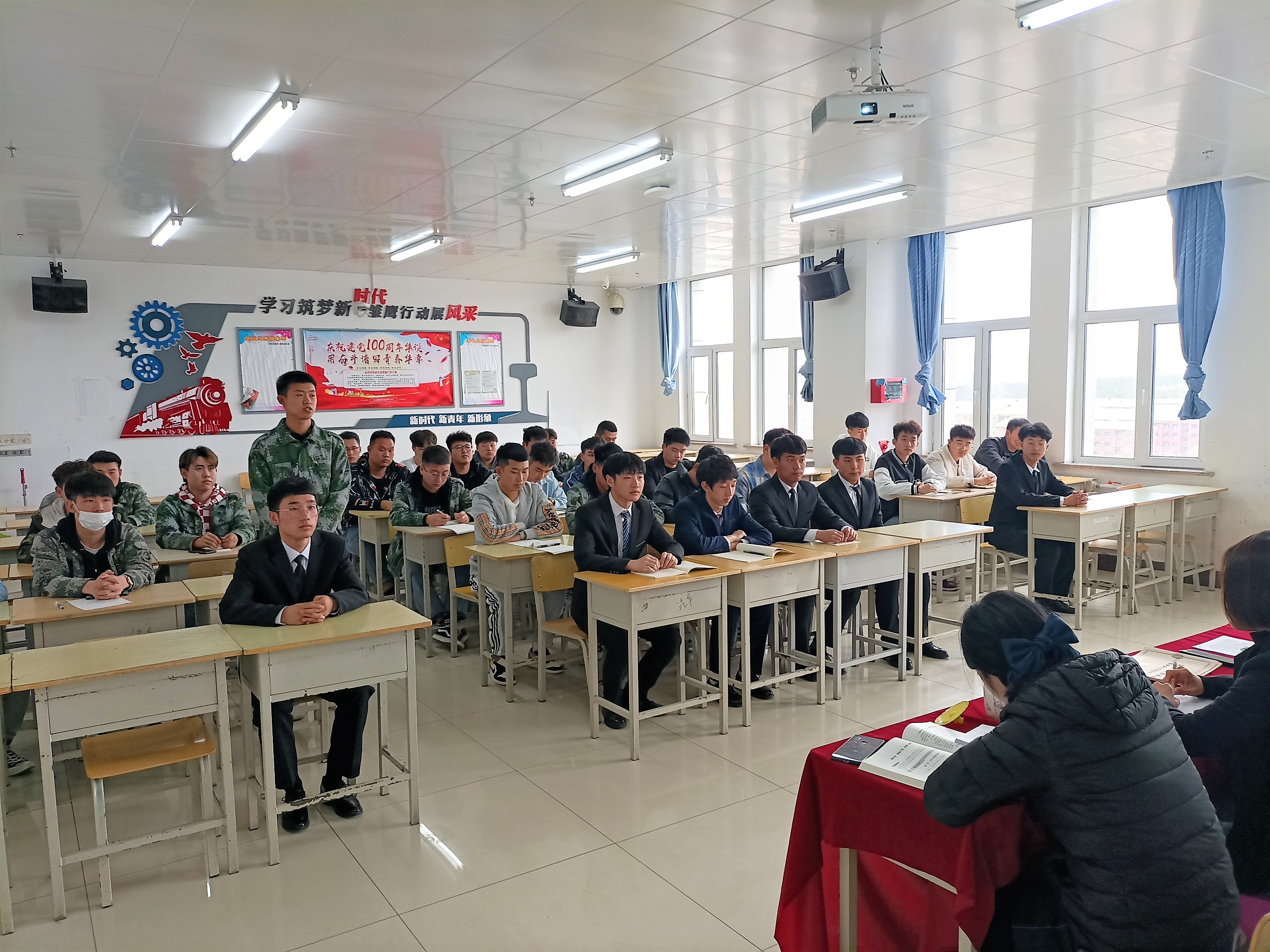 学生积极分子靳研发言交流学习心得