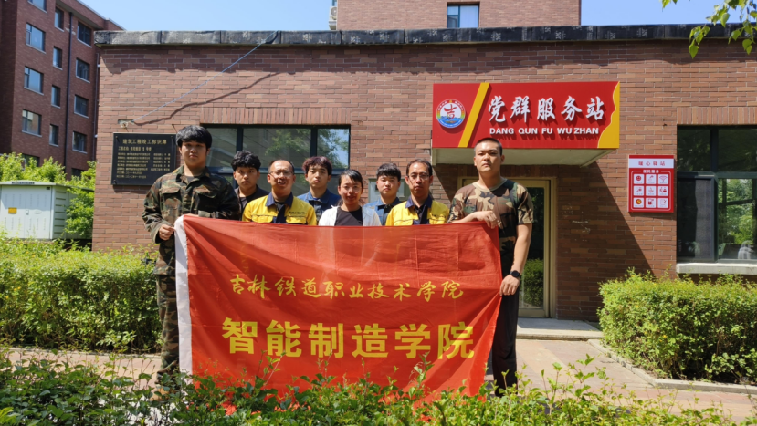 志愿服务师生合影 志愿服务师生合影