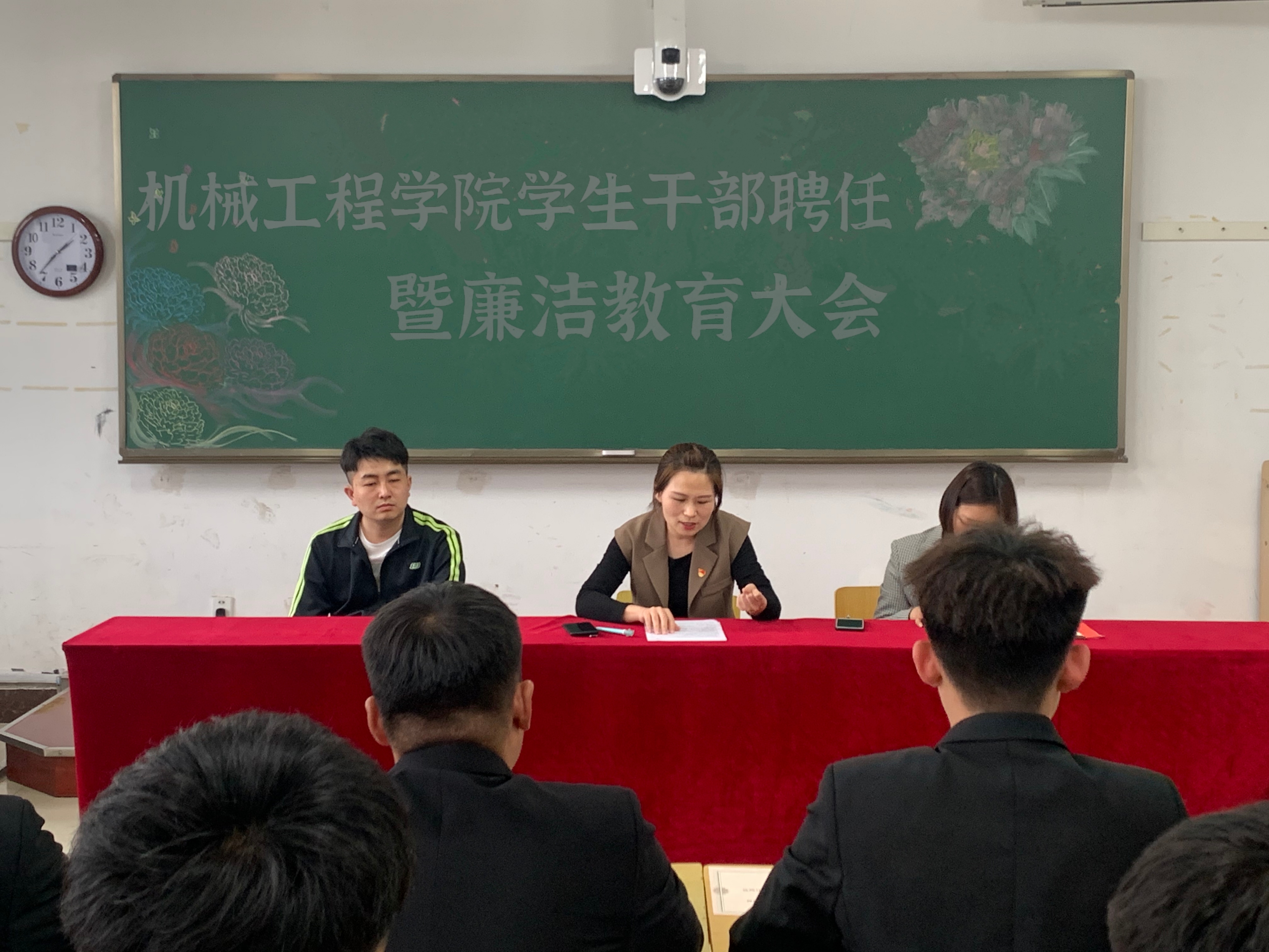 分院党总支副书记王婧婧讲话